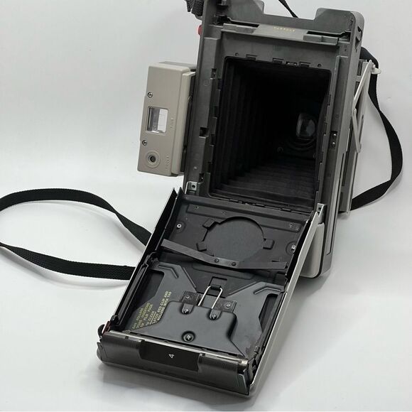 Polaroid Model 420 Vintage Instant Film Camera Packfilm - Picture 7 of 15